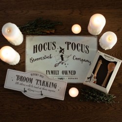 Hocus Pocus Broomstick Company Metallschild zum Aufhängen