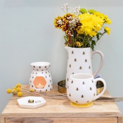 Taza redondeada con estampado de abejas