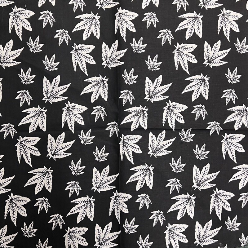 Foulard bandana noir en feuille de marijuana et de cannabis